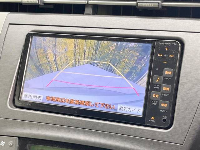 【バックカメラ】駐車時に後方がリアルタイム映像で確認できます。大型商業施設や立体駐車場での駐車時や、夜間のバック時に大活躍！運転スキルに関わらず、今や必須となった装備のひとつです！