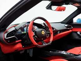 内装はRosso Ferrariを選択されております。