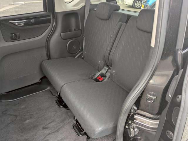 アフターフォローもお任せ下さい！自社にて指定整備工場、板金塗装工場を完備☆ご購入後の突然の故障、お車の調子が悪い、キズ、凹みなど…何でもお気軽にご相談下さいませ！長くお乗り頂けるようサポート致します！