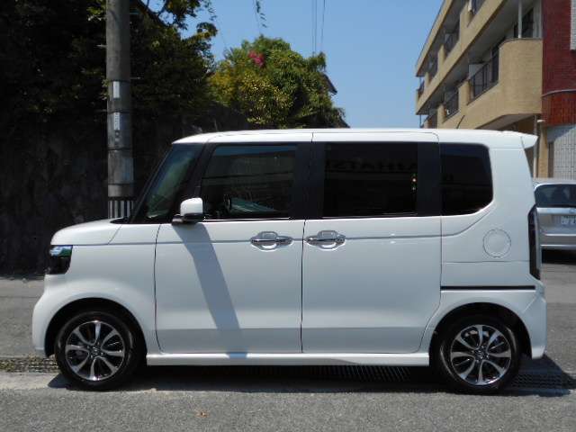 5ドアハッチバック車・左電動スライドドア・リヤプライバシーガラス・走行60km・車検令和9年12月
