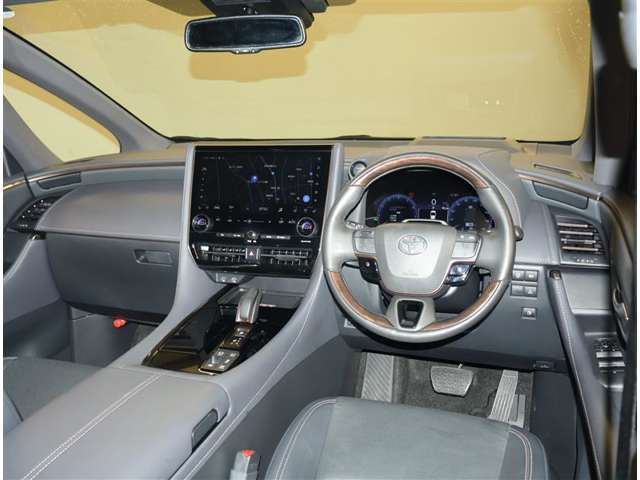 オシャレなインテリアで運転する気分も盛り上がりますよね＾＾
