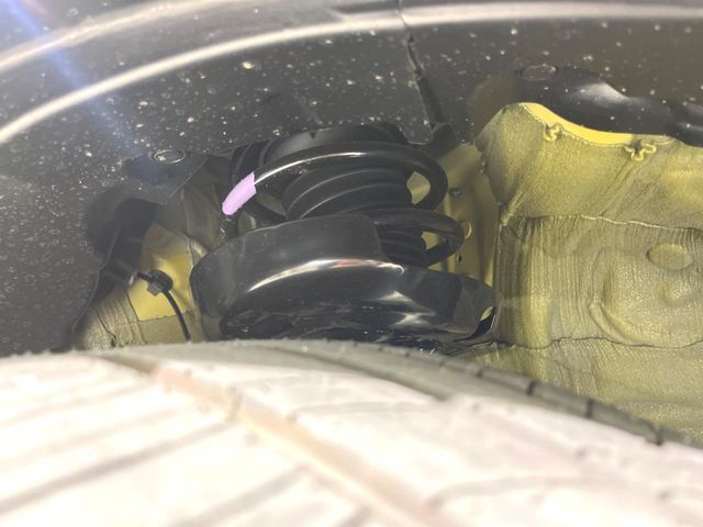 お車を安心してお乗りいただく為には、足回りの定期点検が欠かせません。サービスサポート（有償保証）では無料点検もご提供しており、安心のカーライフをお過ごしいただけるサポート体制が整っています。