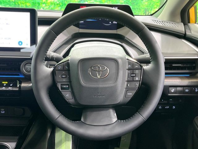 【ステアリングヒーター】冬場に冷たくなりやすい革巻きステアリングを、スイッチ一つで素早く適温に！エアコンよりも早く温まってくれるので、寒い日の運転も快適になりますね♪