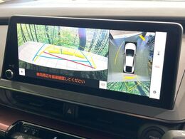 【パノラミックビューモニター】専用のカメラにより、上から見下ろしたような視点で360度クルマの周囲を確認することができます☆死角部分も確認しやすく、狭い場所での切り返しや駐車もスムーズに行えます。