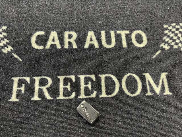 スマートキーでカギはポケットに入れておくだけでOKです☆