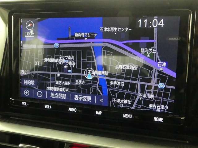 純正ナビを装備。タッチパネル式で使いやすく、お出かけもラクラクです。