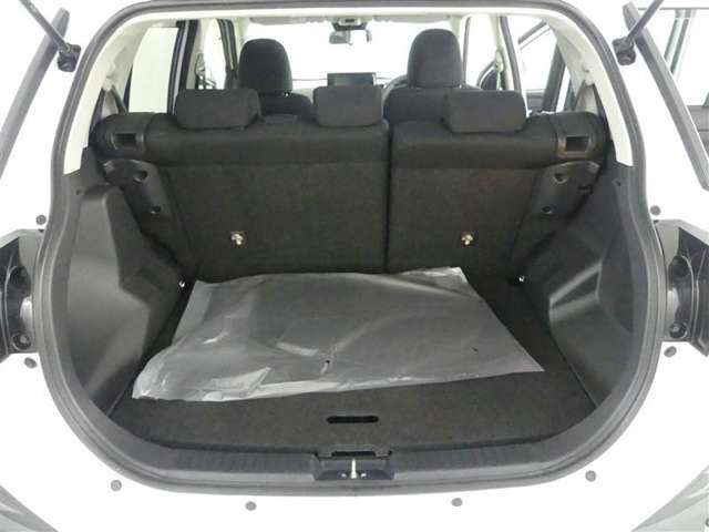 広々としたラゲージスペースを備えています。大きなものや長さのある荷物もしっかりと積み込めます。
