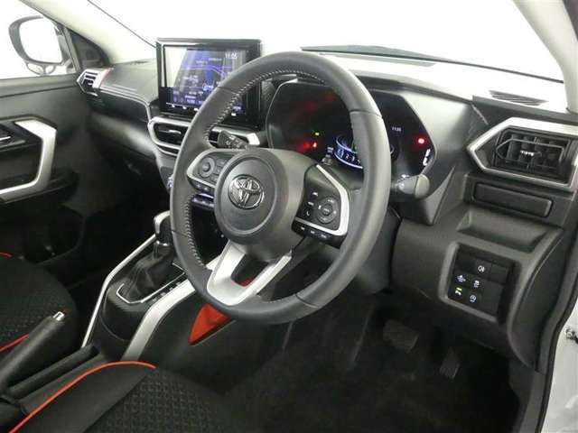 ドライバーに寄り添う快適な操作フィールをもたらすステアリングです。