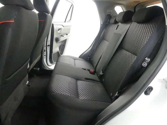 ゆとりある広々とした車内空間は、ドライブを始め買い物やレジャーなど、幅広く活躍します。一人でもみんなとでもお出かけを楽しみましょう！