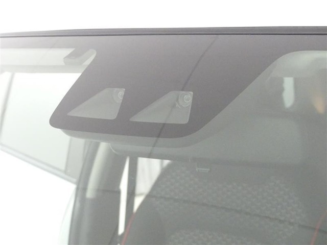 サポカーは、高齢運転者を含めたすべてのドライバーによる交通事故の発生防止・被害軽減対策の一環として、国が推奨する新しい自動車安全コンセプトです。詳しくは販売店スタッフまでおたずねください。