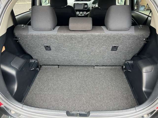 定員乗車しても荷室十分確保できます