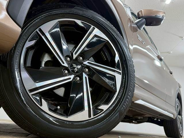 純正18インチアルミホイール装備！！225/55R18