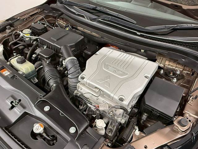 初年度登録より最長15年間、任意継続も可能なロングランサポートサービス【全国対応型GSワランティー】を完備。遠方販売もお任せ下さい。日本全国どちらにでもお車の販売・ご納車が可能でございます。