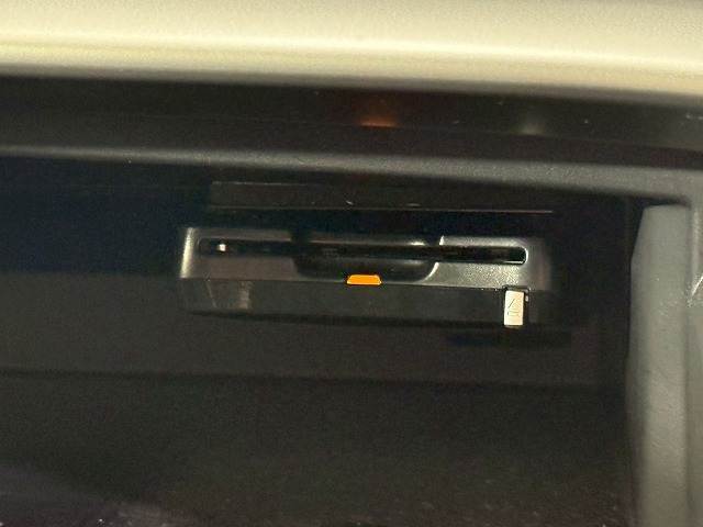 【ETC】を装備。土日の利用料金の割引や、朝夕の通行料金を割引料金で高速道路をお楽しみいただけます。