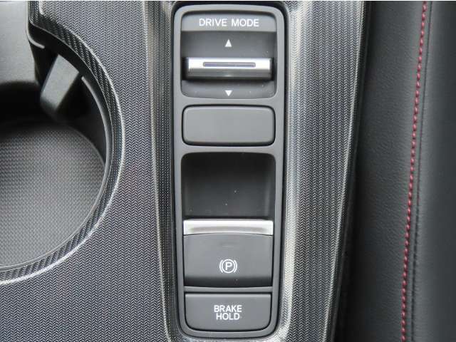 【電子制御パーキングブレーキとオートブレーキホールド】ワンタッチで操作できるので、力をいれずにブレーキがかけられるので便利です。