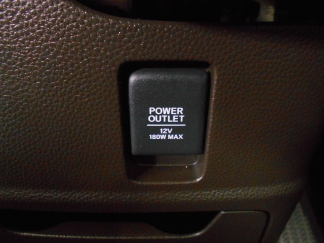 【POWEROUTLET】12V電源ソケットを設置しております。周辺機器の充電にご利用頂けます☆