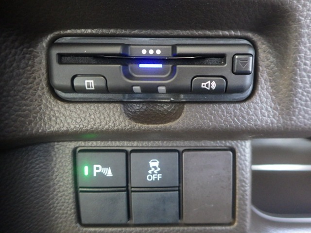 ETC付！高速道路の料金所はキャッシュレスで通過です！サービスエリア等にあるスマートインターの出入りも利用可能でとっても便利☆ご納車後すぐにお使い頂けるようセットアップしてのお渡しとなります。