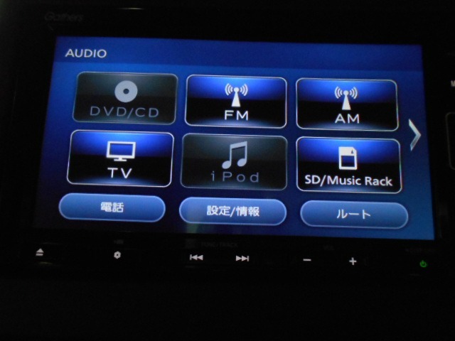 フルセグテレビ搭載。DVD・CD再生・SDカードにも対応しています。