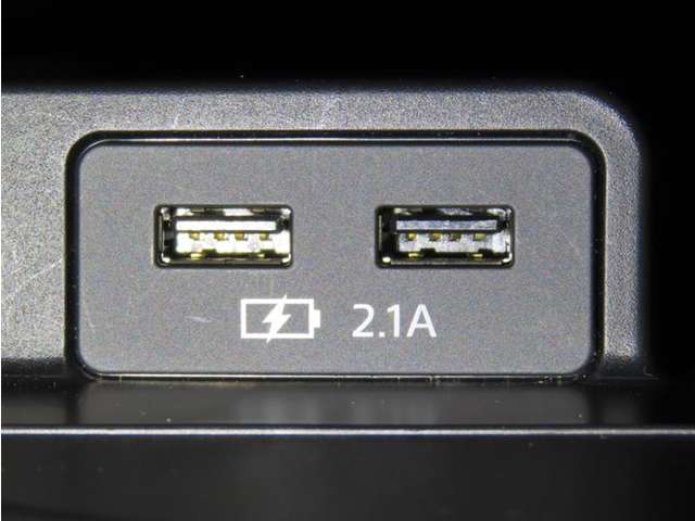 充電用USB端子を装備しております。