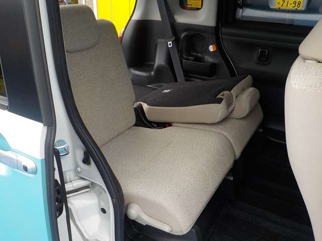 後部座席もリクライニング式でゆったり広々☆