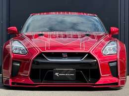 KUHLオリジナルのフロントバンパーが装着され、MY17以降の後期型のデザインを損なわないようにハーフスポイラータイプのリップも兼ね備えた攻撃的なシルエットにアップデートされたフロントフェイスです！！