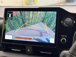【バックカメラ】駐車時に後方がリアルタイム映像で確認できます。大型商業施設や立体駐車場での駐車時や、夜間のバック時に大活躍！運転スキルに関わらず、今や必須となった装備のひとつです！