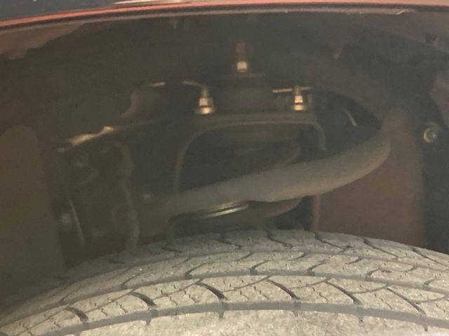 お車を安心してお乗りいただく為には、足回りの定期点検が欠かせません。サービスサポート（有償保証）では無料点検もご提供しており、安心のカーライフをお過ごしいただけるサポート体制が整っています。