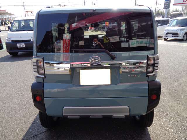 “クルマと笑顔が買えるトコロ・・・”そんな中古車展示場です！ぜひお越しください！