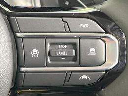 【アダプティブクルーズコントロール】高速道路での長距離走行が楽に！！自動で速度を保つクルーズコントロールが、衝突軽減システムと連携し、前方の車両を感知して車間を保つように速度調節してくれます！！