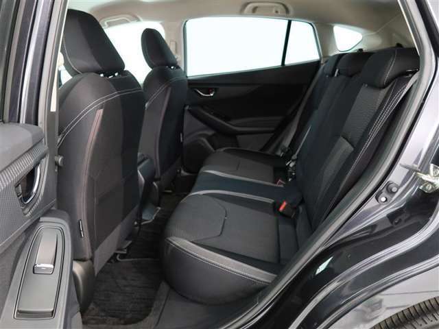 ゆとりある広々とした車内空間は、ドライブを始め買い物やレジャーなど、幅広く活躍します。一人でもみんなとでもお出かけを楽しみましょう！
