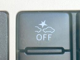 【スマートアシスト】走行中に前方の車両等を認識し、衝突しそうな時は警報とブレーキで衝突回避と被害軽減をアシスト。より安全にドライブをお楽しみいただけます。