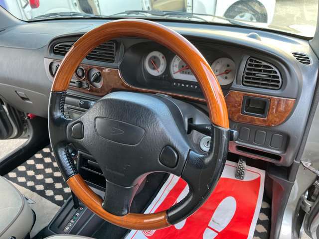 内外装・エンジンルーム等当社にて仕上げております！是非、他車と見比べて下さい！納車整備は認証整備工場にて法定点検整備を施してご納車致します。点検整備記録簿をお渡し致します。