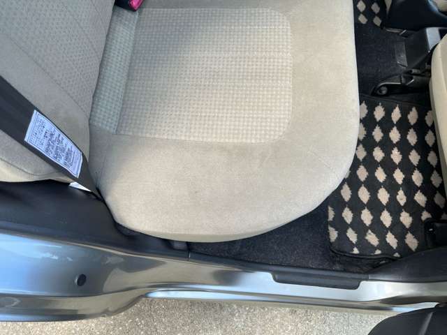 内外装・エンジンルーム等当社にて仕上げております！是非、他車と見比べて下さい！納車整備は認証整備工場にて法定点検整備を施してご納車致します。点検整備記録簿をお渡し致します。