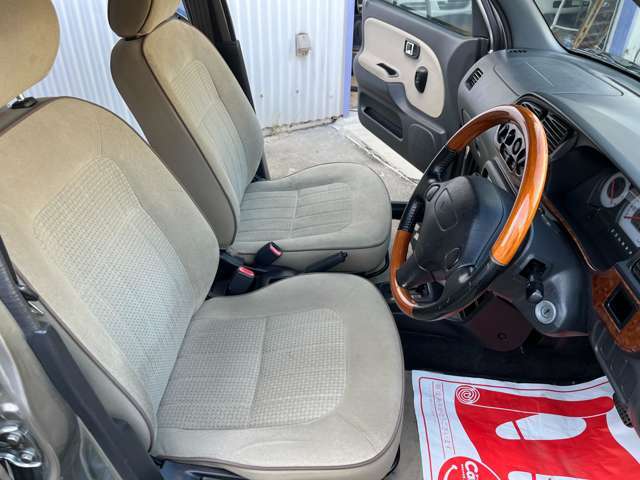 内外装・エンジンルーム等当社にて仕上げております！是非、他車と見比べて下さい！納車整備は認証整備工場にて法定点検整備を施してご納車致します。点検整備記録簿をお渡し致します。フェンダー爪折り加工済み！