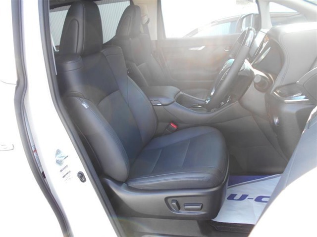運転席はメモリー式パワーシートです。