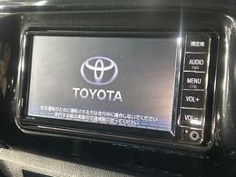 【純正ナビ】人気の純正ナビを装備しております。ナビの使いやすさはもちろん、オーディオ機能も充実！キャンプや旅行はもちろん、通勤や買い物など普段のドライブも楽しくなるはず♪
