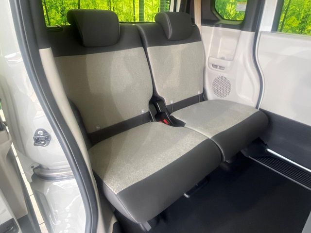 高品質なオリジナルフロアマットもオプションにてご用意しております。お好きなデザインやカラーをお車に合わせて選んでいただくことができます♪