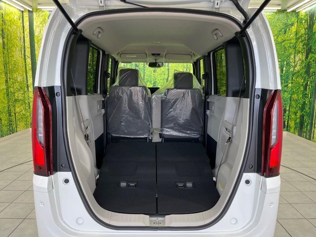 普段のお買い物や通勤、送迎等に十分な荷室スペースを確保しております。セカンドシートを倒すと、大きな荷物の積載も可能です♪