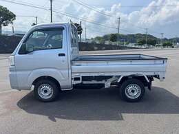 【責任を持って確 実にお届けします】当店は全国どこでも納車できる体制を整えており、離島・県外のお客様からも多数ご覧いただいております。お客様の大切な車を確 実にお手元へお届けします。