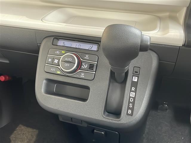 【シフトレバー】シフトも操作しやすく快適なドライブを楽しんでいただけます！◆乗って触って体感してみてください！！当社車両は試乗可能です！お気軽にスタッフまでご相談ください！