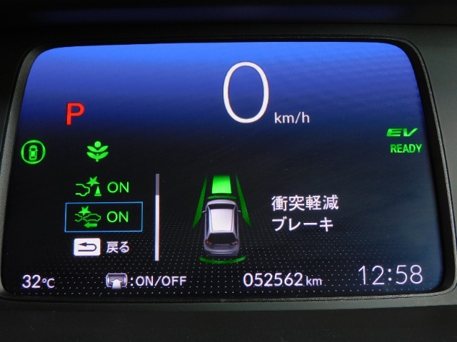 CMBS（追突軽減ブレーキ）・ミリ波レーダーと単眼カメラで前走車や歩行者」を検知。衝突する恐れがある場合音とディスプレーで警告をしさらに接近すると軽いブレーキ、強いブレーキと段階的に衝突回避を支援