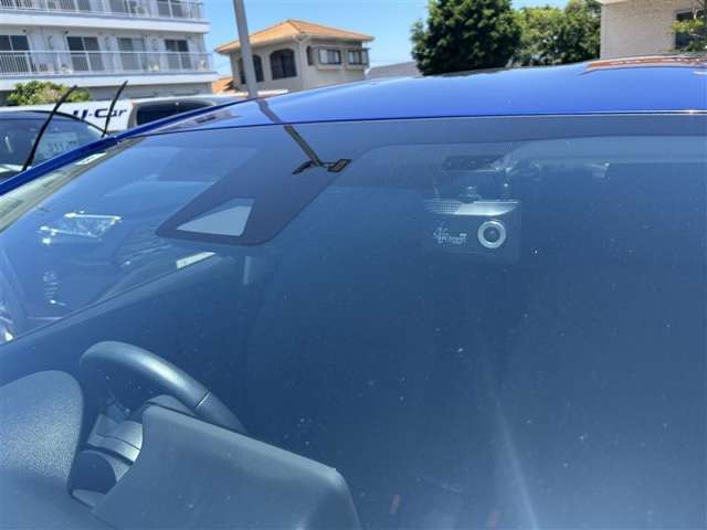 こちらの車両には衝突防止装置やいざという時安心！ドライブレコーダーが付いております♪