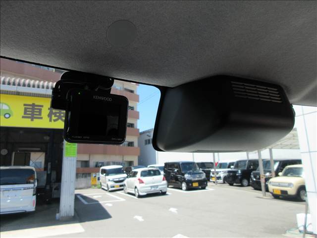 ヒヤッとした時も安心の追突被害軽減ブレーキ＆ドライブレコーダー装備しております(^^♪