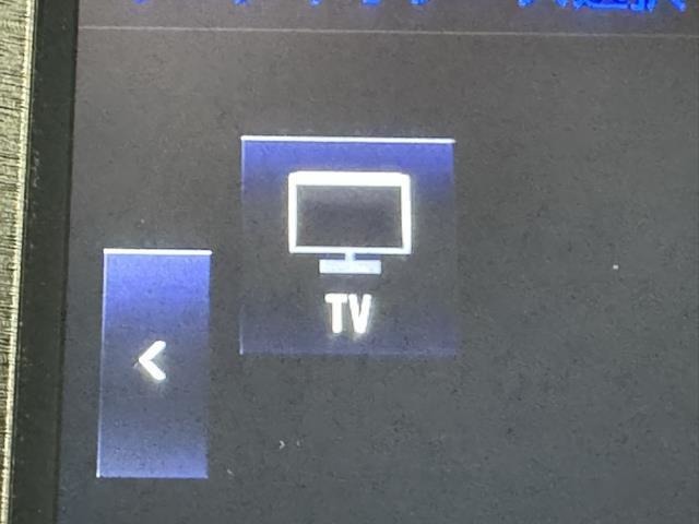 TVが見れるチューナーを装備しています。　新しい車でも付いていないことで、TVが見れない事も多々あるので要チェックです。
