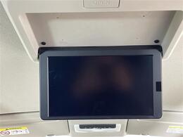 【フリップダウンモニター】長時間のドライブでも後席モニターがあれば快適♪お子様を持つお父さんお母さんの強い味方！！