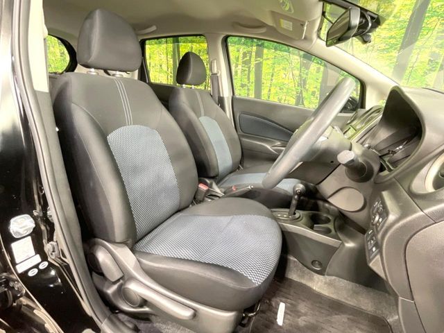 運転席シート廻りは使用感も少なく、良好な状態となっています。前オーナー様が丁寧に使っていたことがよくわかりますね。