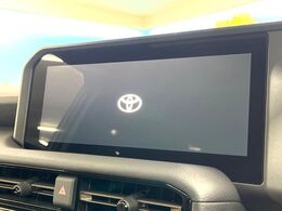 【12.3インチワイドナビ】高級感とインパクトのある大型ワイドナビを装備。各種オーディオ操作はもちろん、横長ワイド画面でのマップ2分割表示など、利便性も高いナビです♪