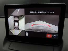 上空から俯瞰した映像で周囲の状況を確認出来る360°ビューモニターです。これなら狭い駐車場でも安心ですね。また、隠れたお子様やいつの間にか置かれたカートも確認出来ますね。