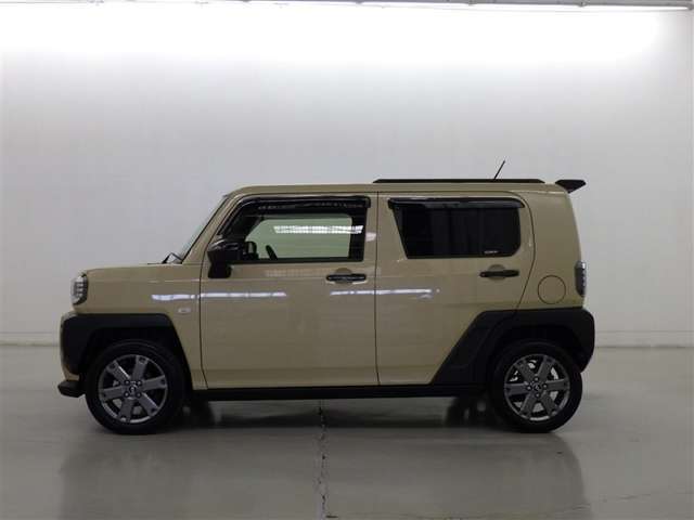 ボンネットはほぼ水平で、位置も高い為、フロントの見切りが掴みやすい！！