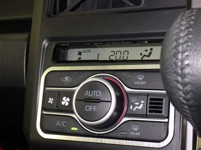 オートエアコンで操作も簡単。